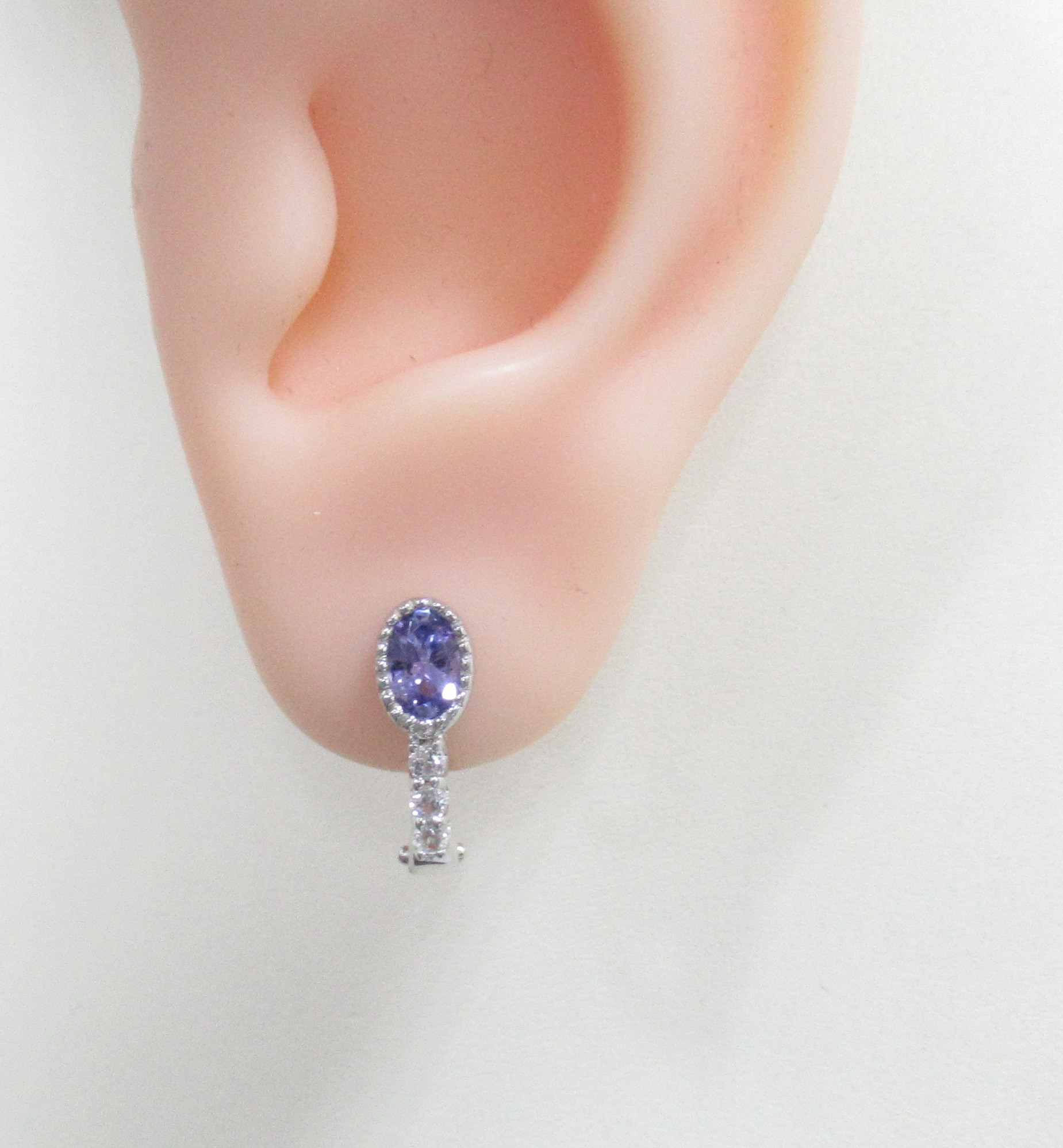Серебряные серьги 925 пробы; вставки 2 Танзанит 0,83 ct; 6 Топаз белый 0,24 ct;